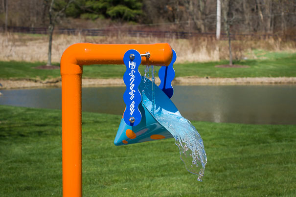 single-bucket-dump-water-play-features-by-my-splash-pad