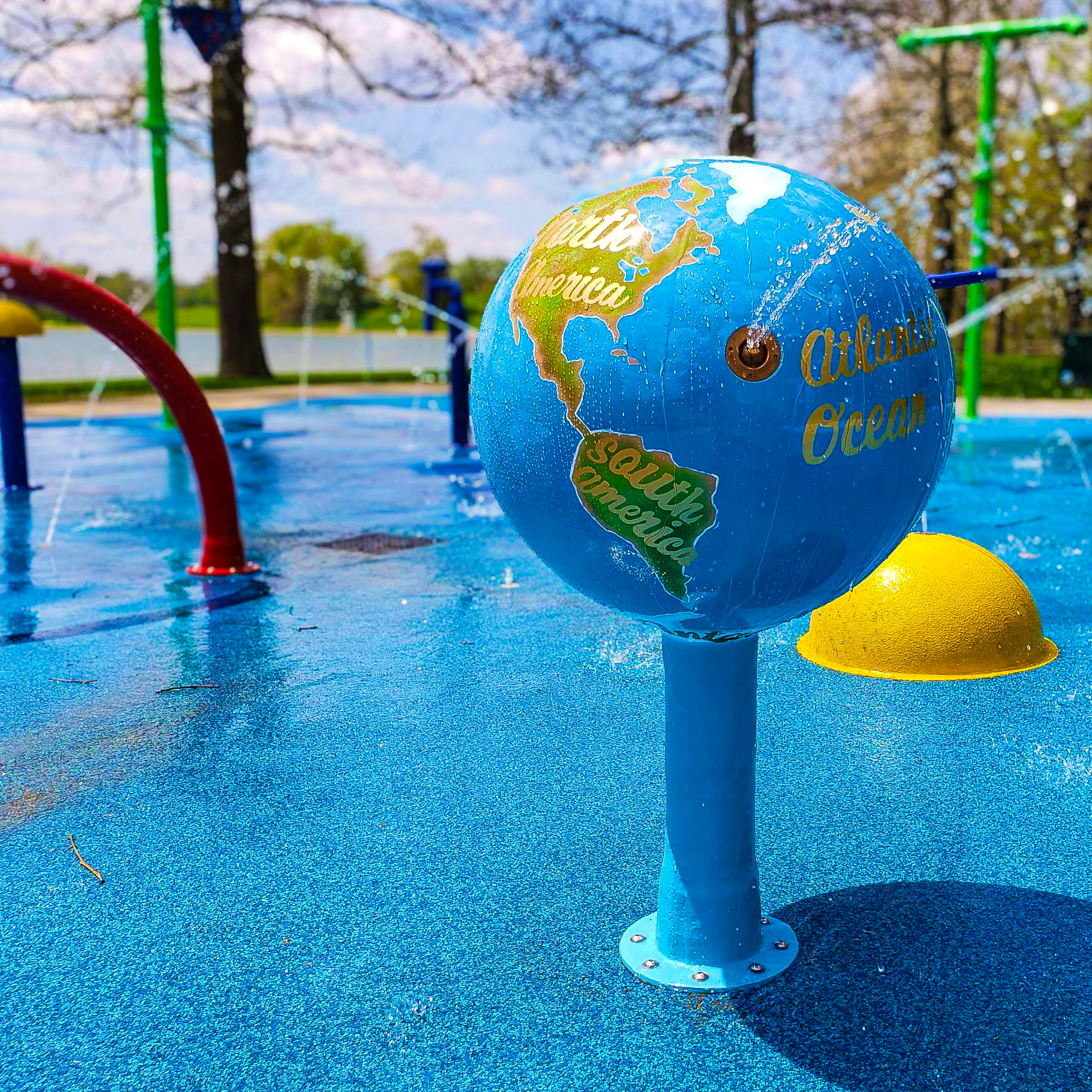My Splash Pad Globe Water Play Features