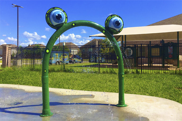 my-splash-pad-tall-frog-arch