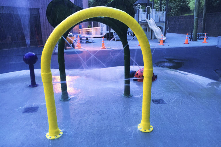 tall-arch-water-play-feature-my-splash-pad