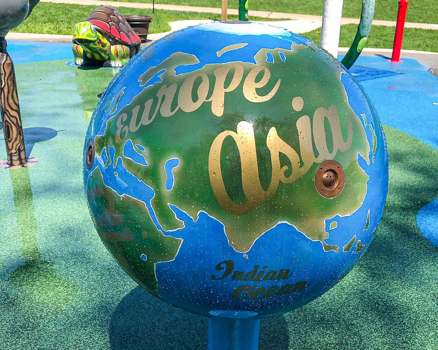 My Splash Pad Globe Water Play Features