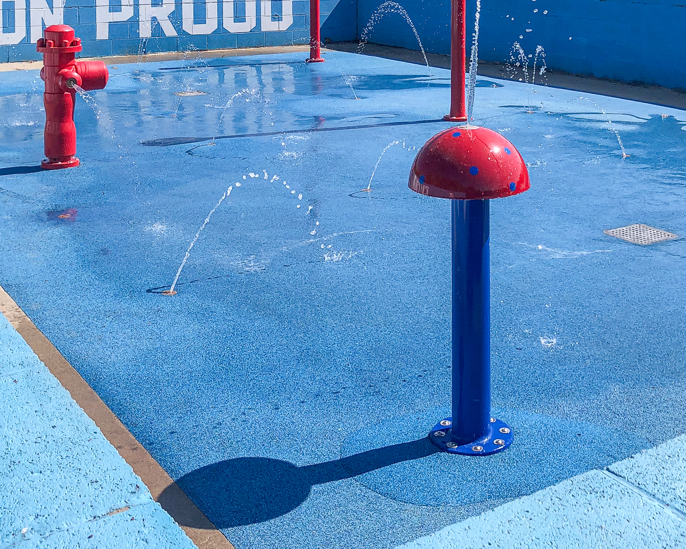 14” Mini Mushroom Water Play Features