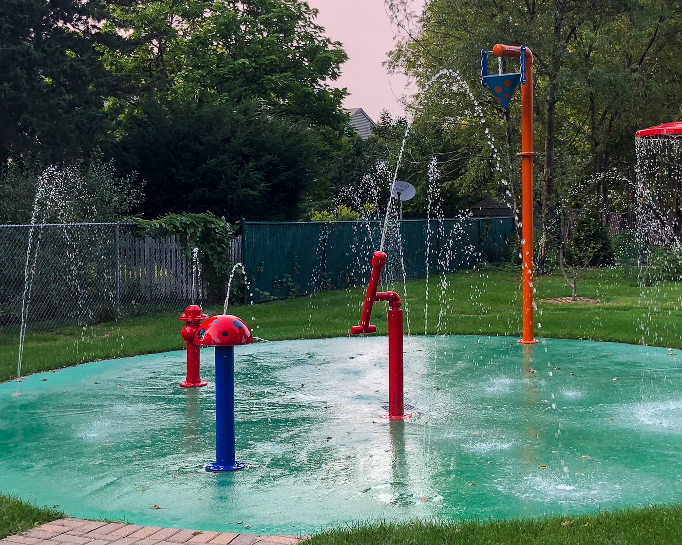 14” Mini Mushroom Water Play Features